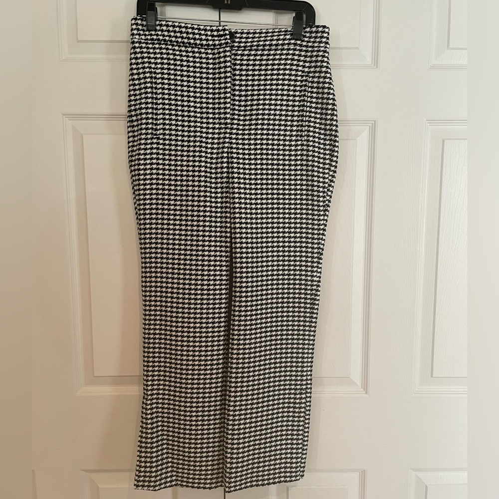 Veronica Beard Black and White Houndstooth Cropped Pants